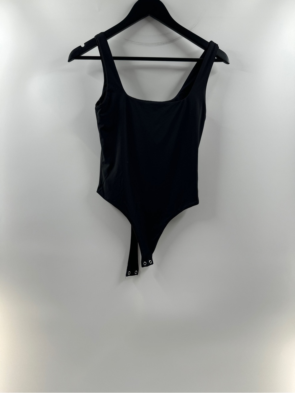 Forever 21 Black Scoop Neck Tank Bodysuit – Women’s Medium